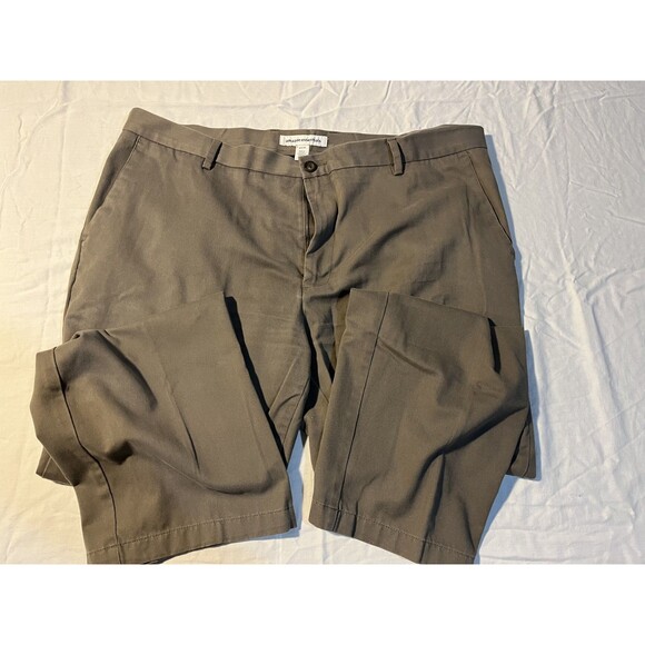 Amazon Essentials Men's‎ Classic-Fit Wrinkle-Resistant Flat-Front Chino Pant - Picture 1 of 9